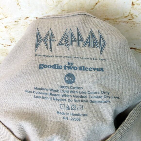 Def Leppard Love Bites Graphic Shirt Women M/L Beige Distress Goodie Two Sleeves - Picture 7 of 10